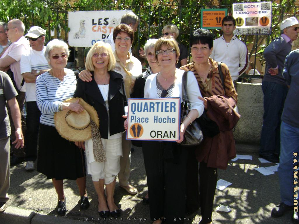 nimes 2010 groupe d'oranaises de la rue bruat (quartier place hoche).jpg -                                